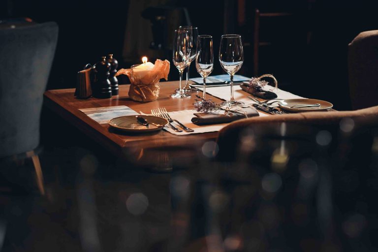 Burns Night tableware with wine glasses