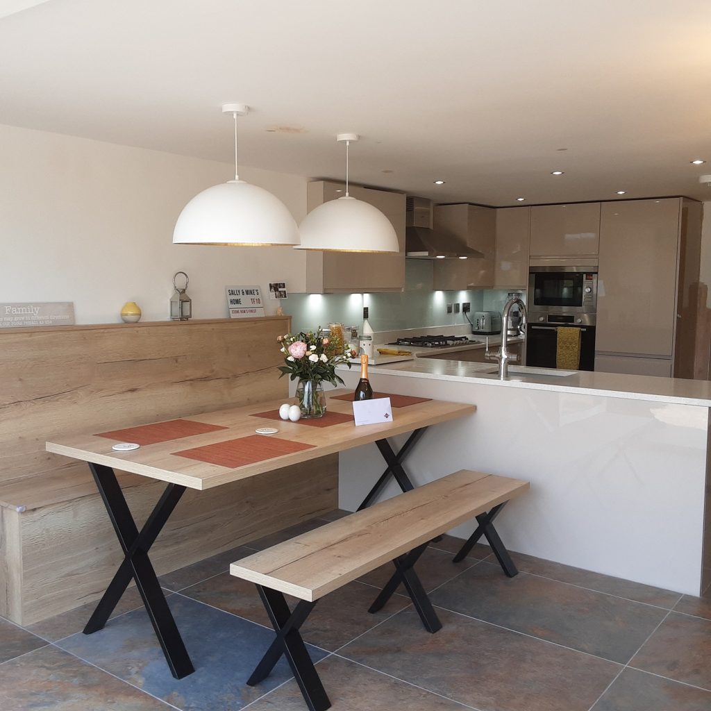 Evan's Sienna Gloss Cashmere Kitchen with Linea Natural Halifax Oak bench 1