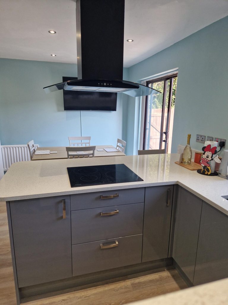 Starlight White Quartz worktop in Dust Grey Gloss Kitchen