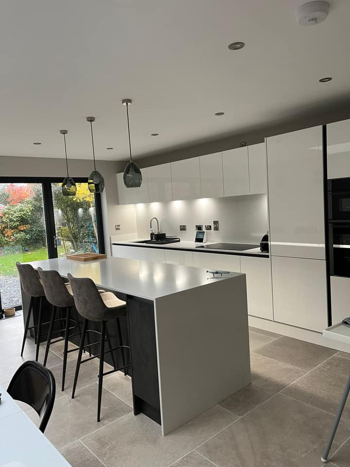 White Gloss and Silver Metal Slate modern kitchen with island with chairs