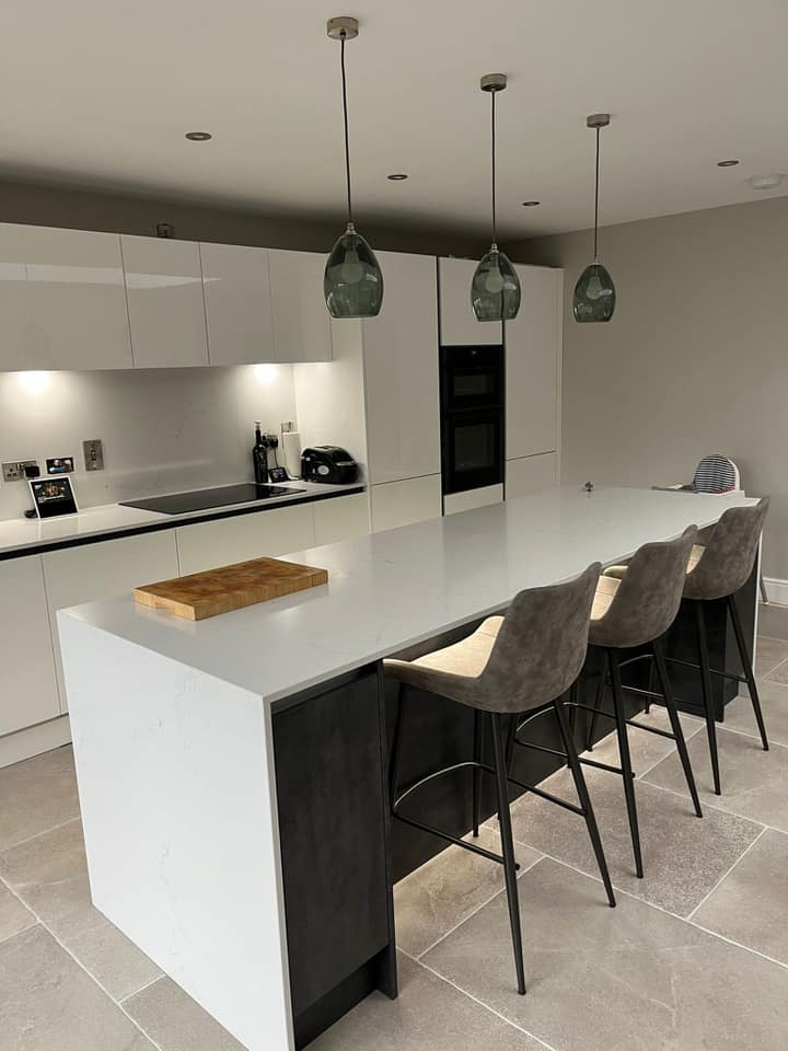 White Gloss and Silver Metal Slate modern kitchen with island