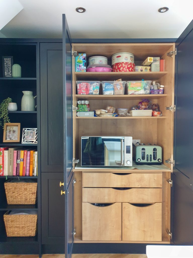 TIERNEY-PANTRY-OPEN-SHELVING-scaled