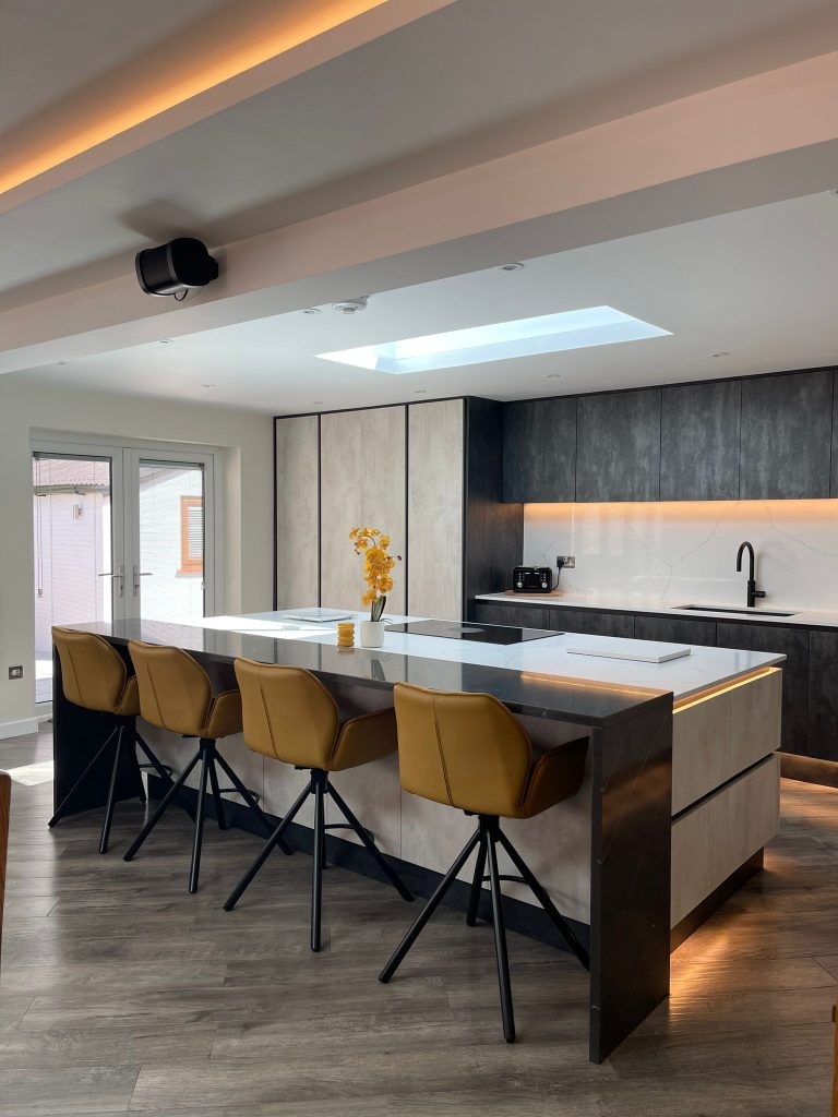 The Midwinter's open plan kitchen featuring Linea White Chromix and Silver Metal Slate doors